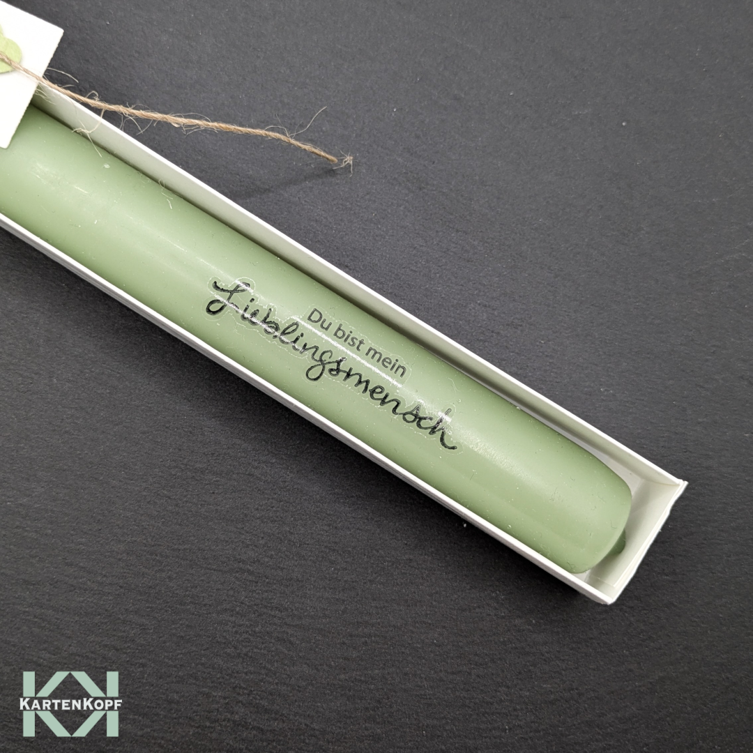 Kerzengeschenk - Bestempelte grüne Stabkerze - Du bist mein Lieblingsmensch