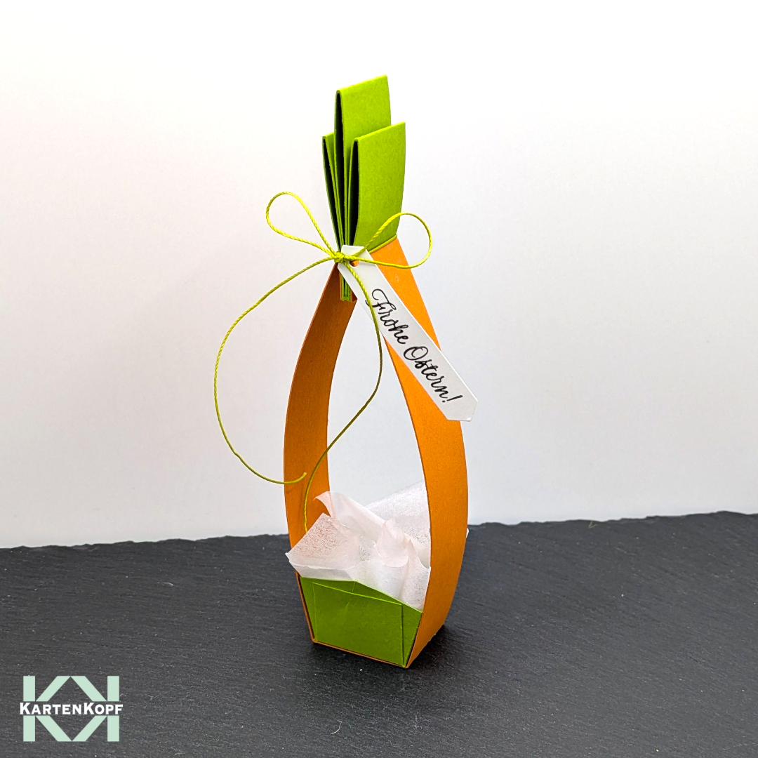 Osterverpackung Möhrenform – handgemachter Mini‑Osterkorb, befüllbar (Seitenansicht)