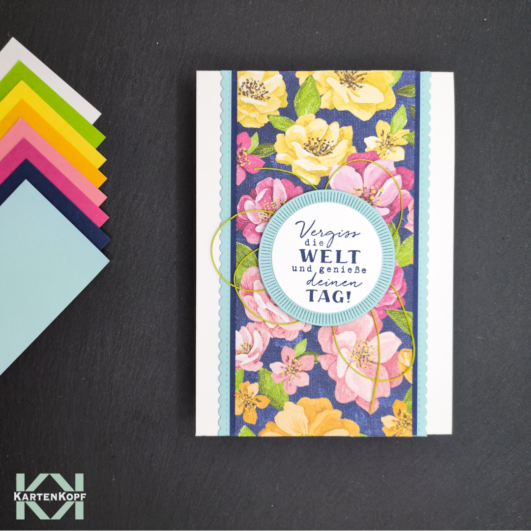 Glückwunschkarte mit Blumenmotiv - Vergiss die Welt und genieße deinen Tag