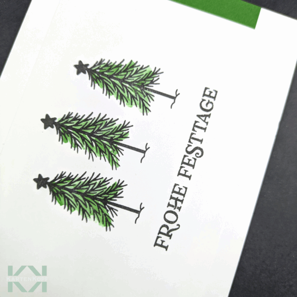 Detail Tannenbäume mit „Frohe Festtage“ – handgemacht
