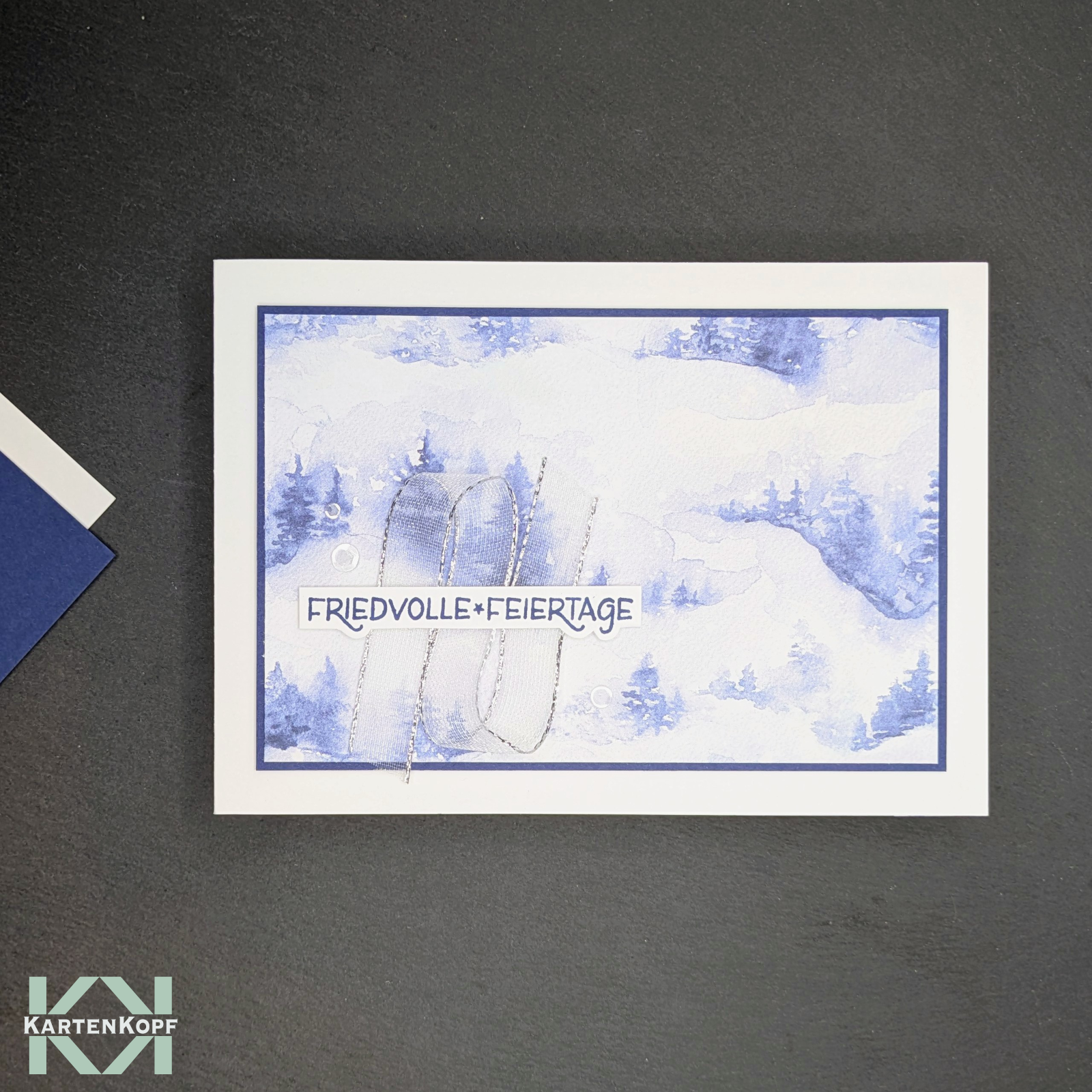 Weihnachtskarte Friedvolle Feiertage blau-silber – handgemacht