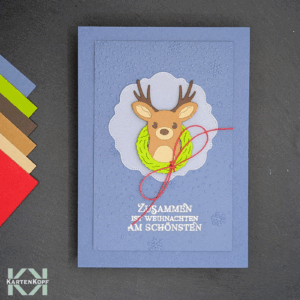 Rentier Weihnachtskarte Marineblau mit Kranz – handgemacht