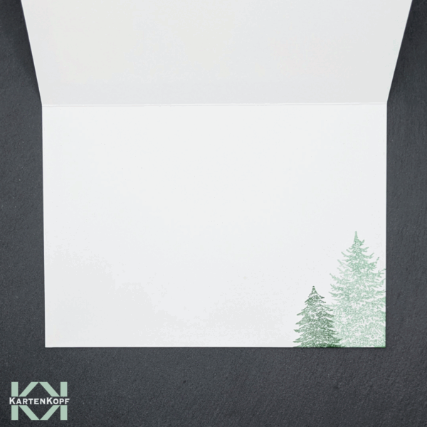 Innenansicht Winterkarte mit gestempelten Tannen, handgemacht